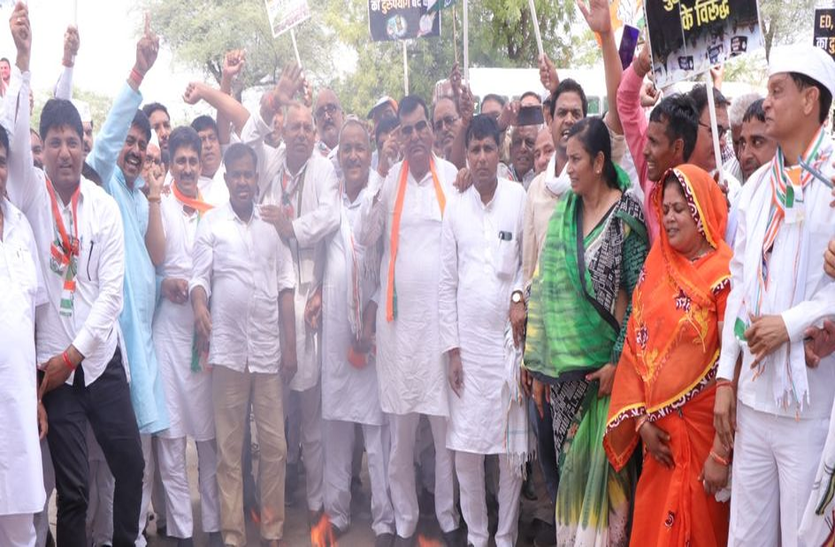 केन्द्र के इशारे पर कांग्रेस नेताओं को डाराने के लिए ईडी व सीबीआई को बना रहे हथियार