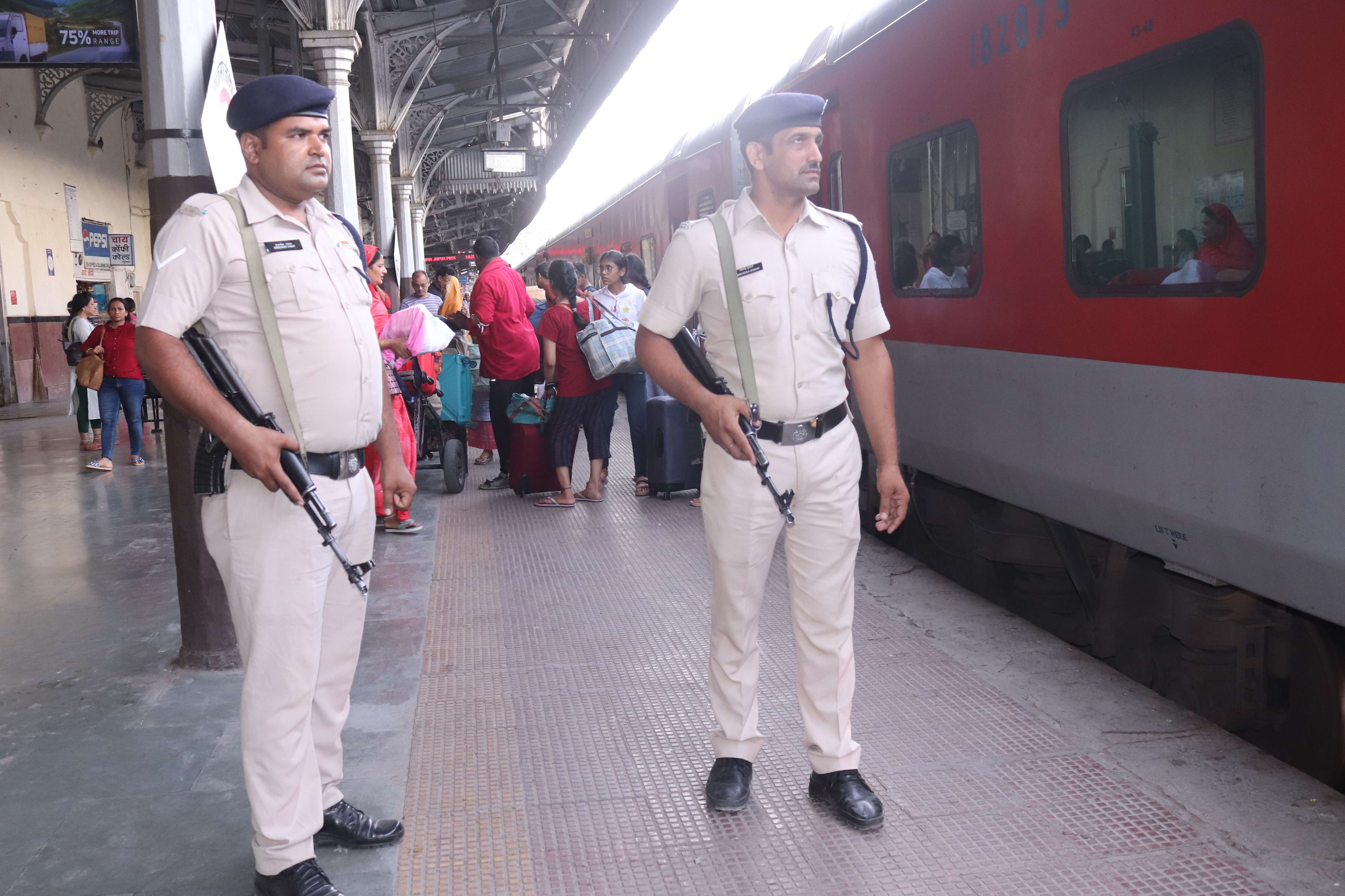 Security alert-अजमेर रेलवे स्टेशन को लिया सुरक्षा घेरे में