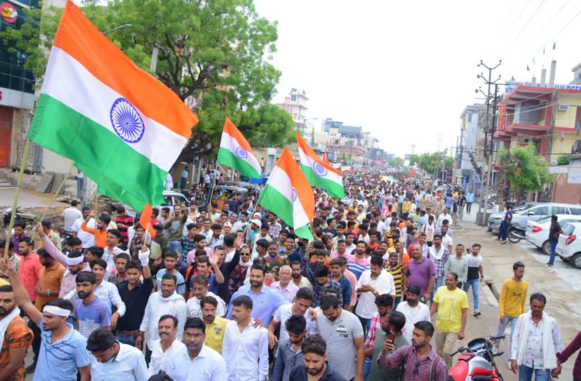 Kishangarh : राष्ट्रीय ध्वज के साथ निकाली रैली, नूपुर शर्मा की सुरक्षा बढ़ाने की उठाई मांग