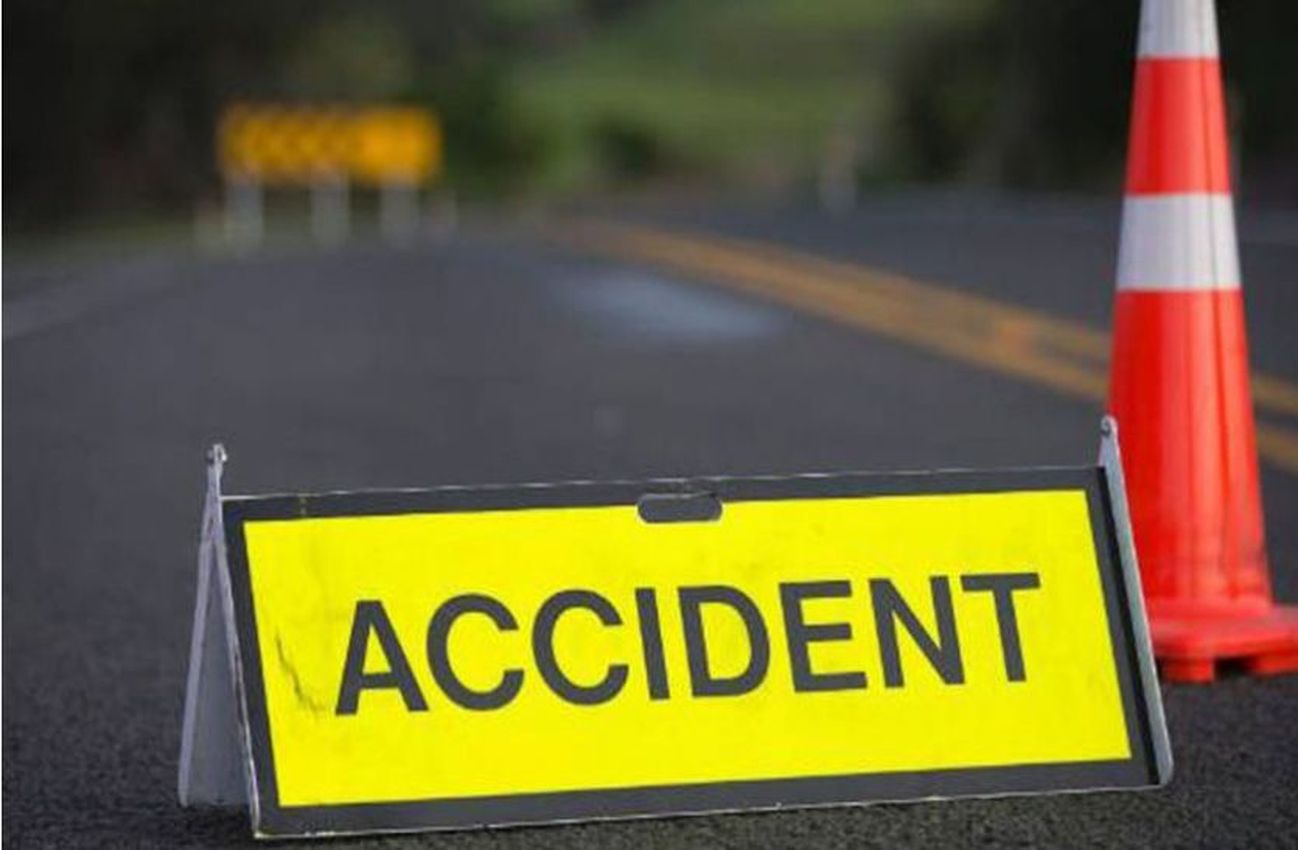  Road Accidet: कार की टक्कर से बाइक पर पीछे बैठे मां-बेटे हुए घायल
