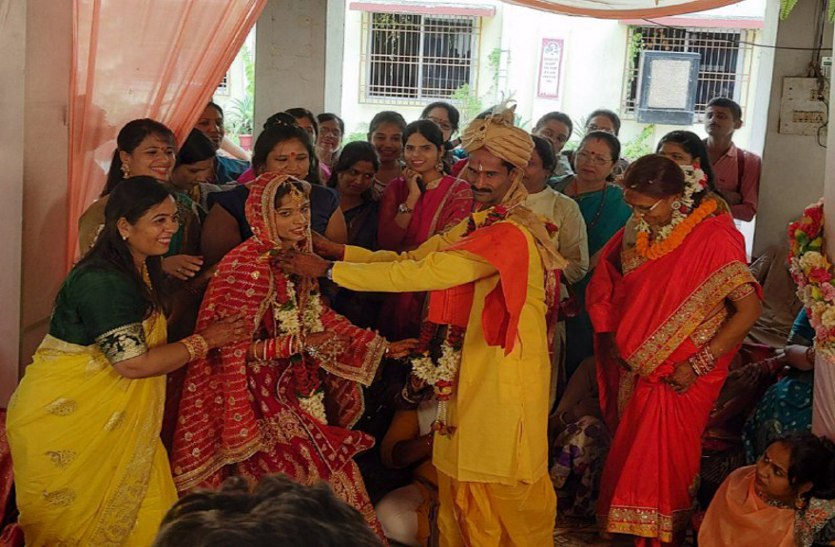 रायपुर में अनोखी शादी: बोल-सुन नहीं सकते, बंधे अहसास के रिश्ते से