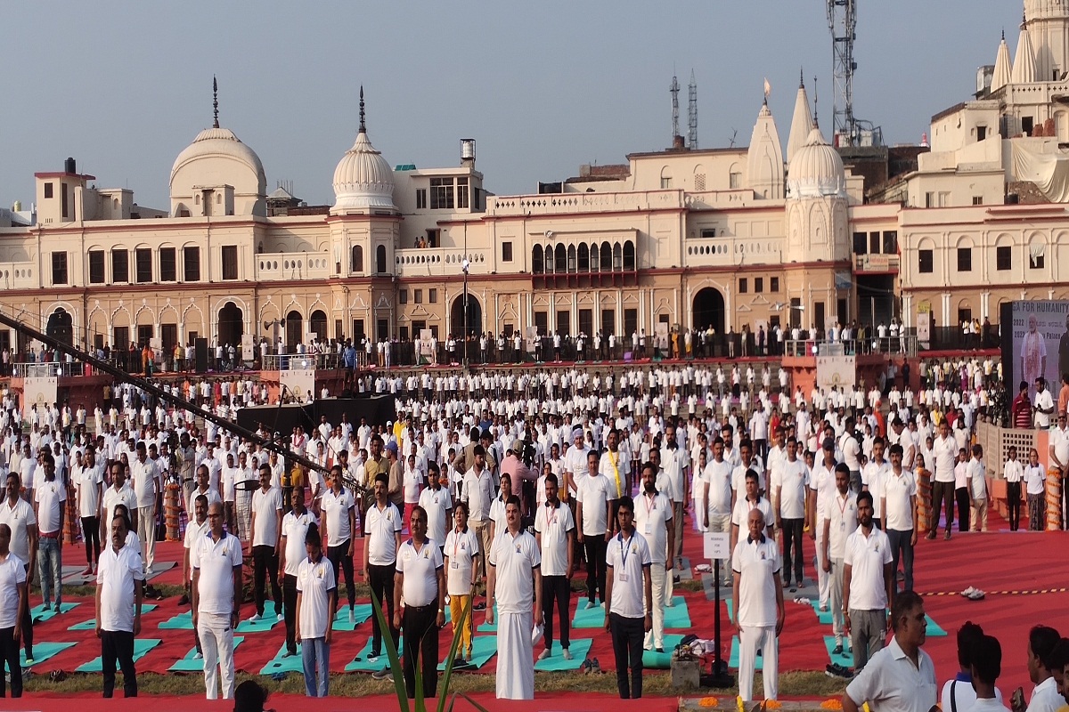 अन्तरराष्ट्रीय योग दिवस के आयोजन की साक्षी बनी राम नगरी, राम की पैड़ी पर हुआ दूसरा बड़ा आयोजन
