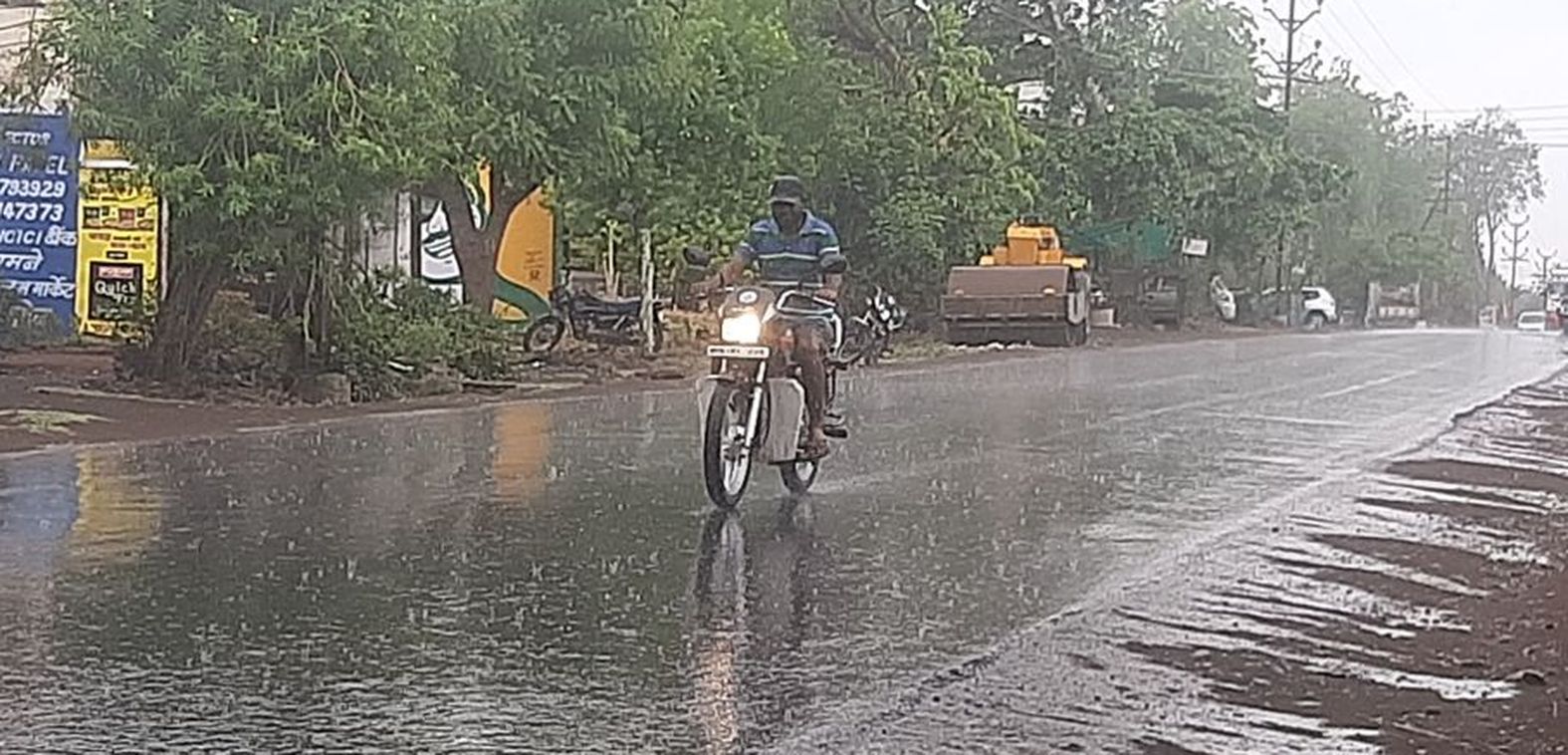 खरगोन में दिनभर बारिश, कई जगह जलभराव