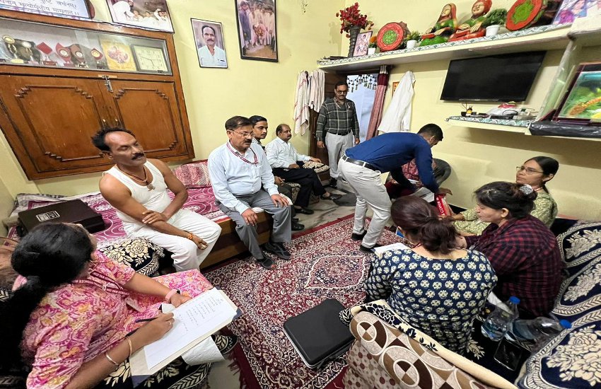 BREAKING NEWS- टीकमगढ़ में कांग्रेस नेता मीना लक्ष्मण रैकवार के यहां ईओडब्ल्यू ने की छापेमारी