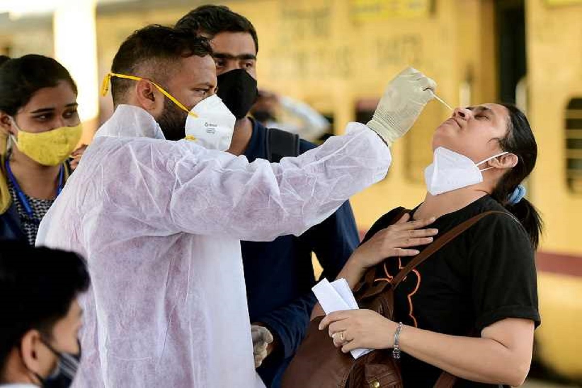 Coronavirus Crisis: देश में कोरोना की रफ्तार पर ब्रेक नहीं, 24 घंटे में सामने आए इतने 12,751 नए केस,42 मौतें