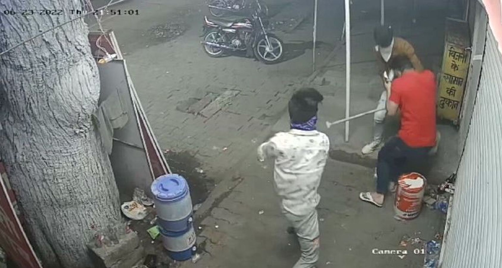 जोधपुर: दुर्गा बन दुष्टों पर किया घात, हमलावरों से मुकाबला कर दुकानदार को बचाया, लोग वीडियो बनाते रहे