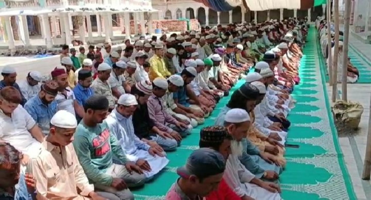 Friday Prayer Meerut : ड्रोन की निगरानी में हुई मेरठ की मस्जिदों में जुमा की नमाज