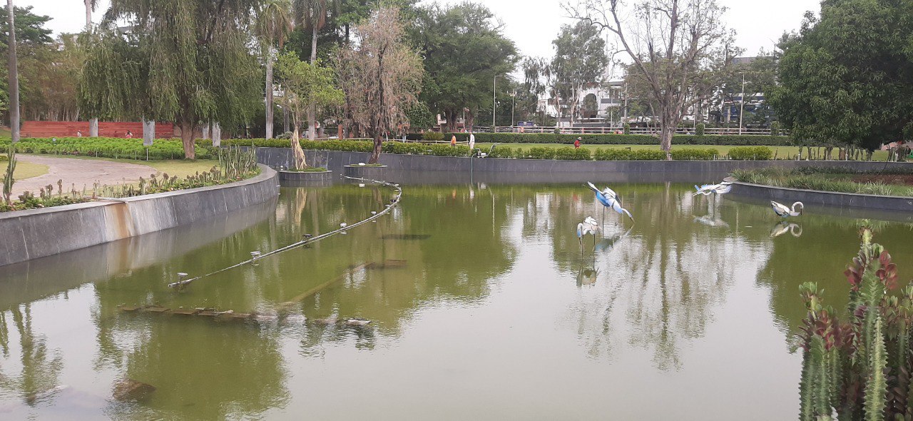 Fountain of one crore became junk
