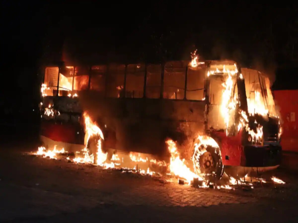 Fire in Etawah Bus on Agra Express way