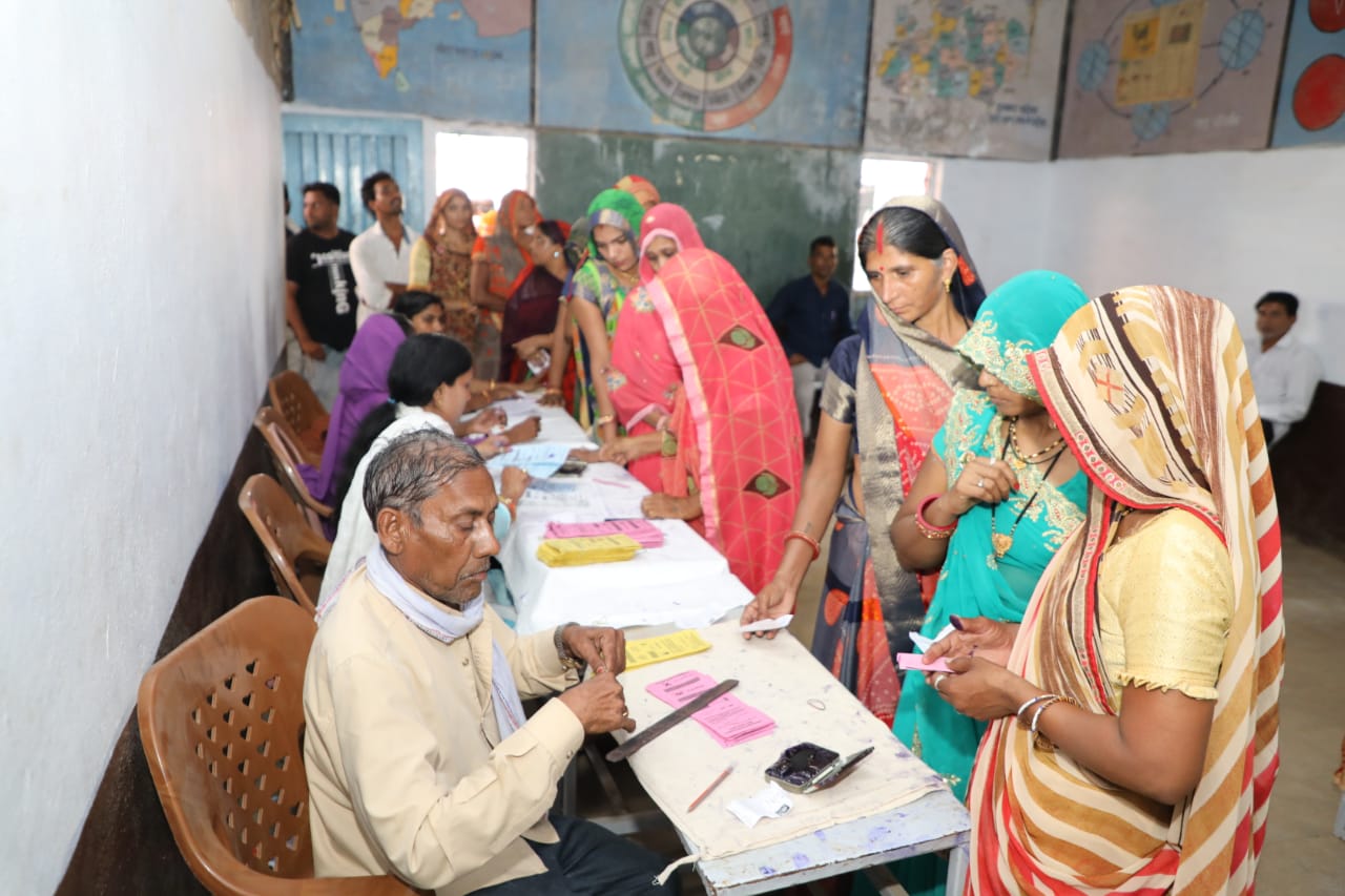 पंचायत चुनाव: बारिश के दौर में मौसम खुला, सुबह मतदान केंद्रों पर लंबी कतारें, 11.30 बजे तक 25 प्रतिशत मतदान