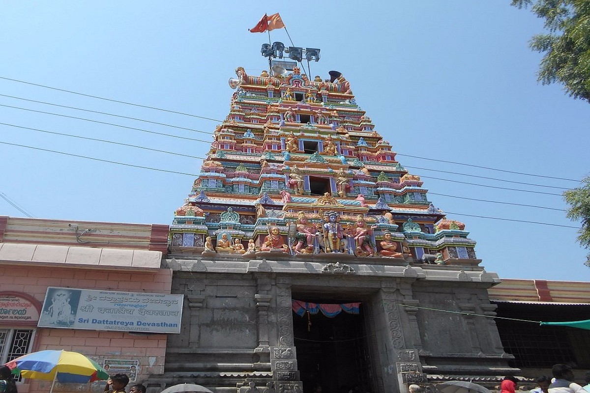 कर्नाटक में पुजारियों ने मंदिर के नाम पर बनाई फर्जी वेबसाइट, ठगे 20 करोड़ रुपए