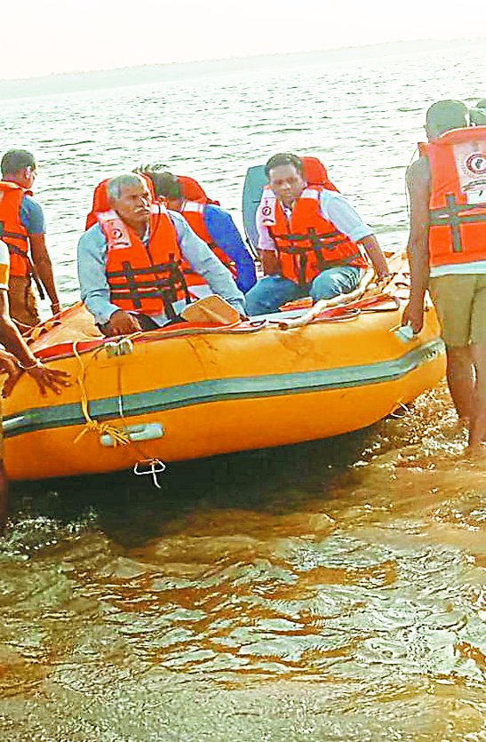 बाढ़ नियंत्रण कक्ष स्थापित : नगर सेना की टीम ने तांदुला जलाशय में किया बाढ़ का आपदा का पूर्वाभ्यास  