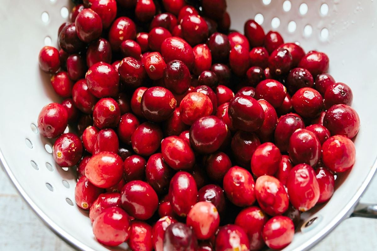 Cranberry Benefits: क्रैनबेरीज खाने से शरीर को मिलते हैं ये अद्भुत फायदे, दिल की बीमारियों से बचाने में होता है फायदेमंद