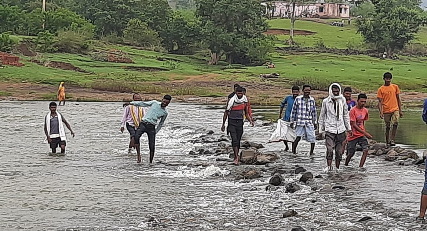 Voters of this district of the state have reached the polling station by crossing the river of such enthusiasm of voting.