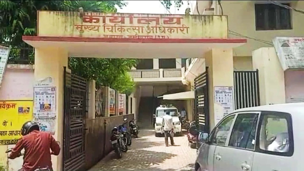 UP Hospital Entry Banned with Phone first get bag checked Fr treatment