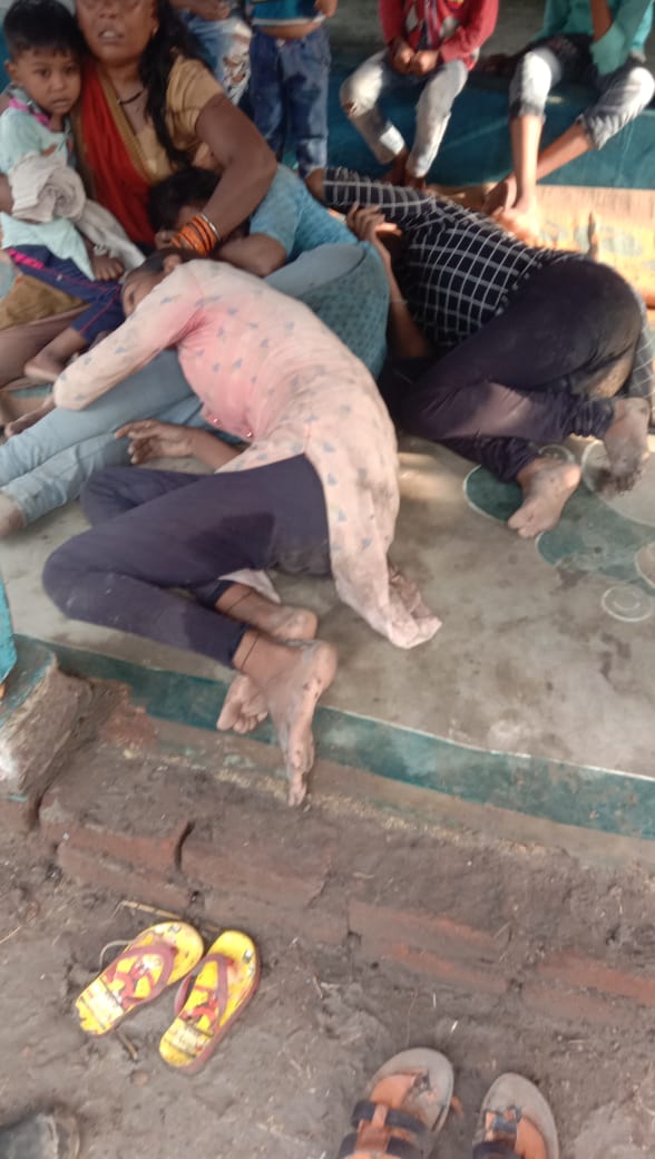 कच्चे घर पर गिरी पीएम आवास की दीवार में दबकर चार की मौत
