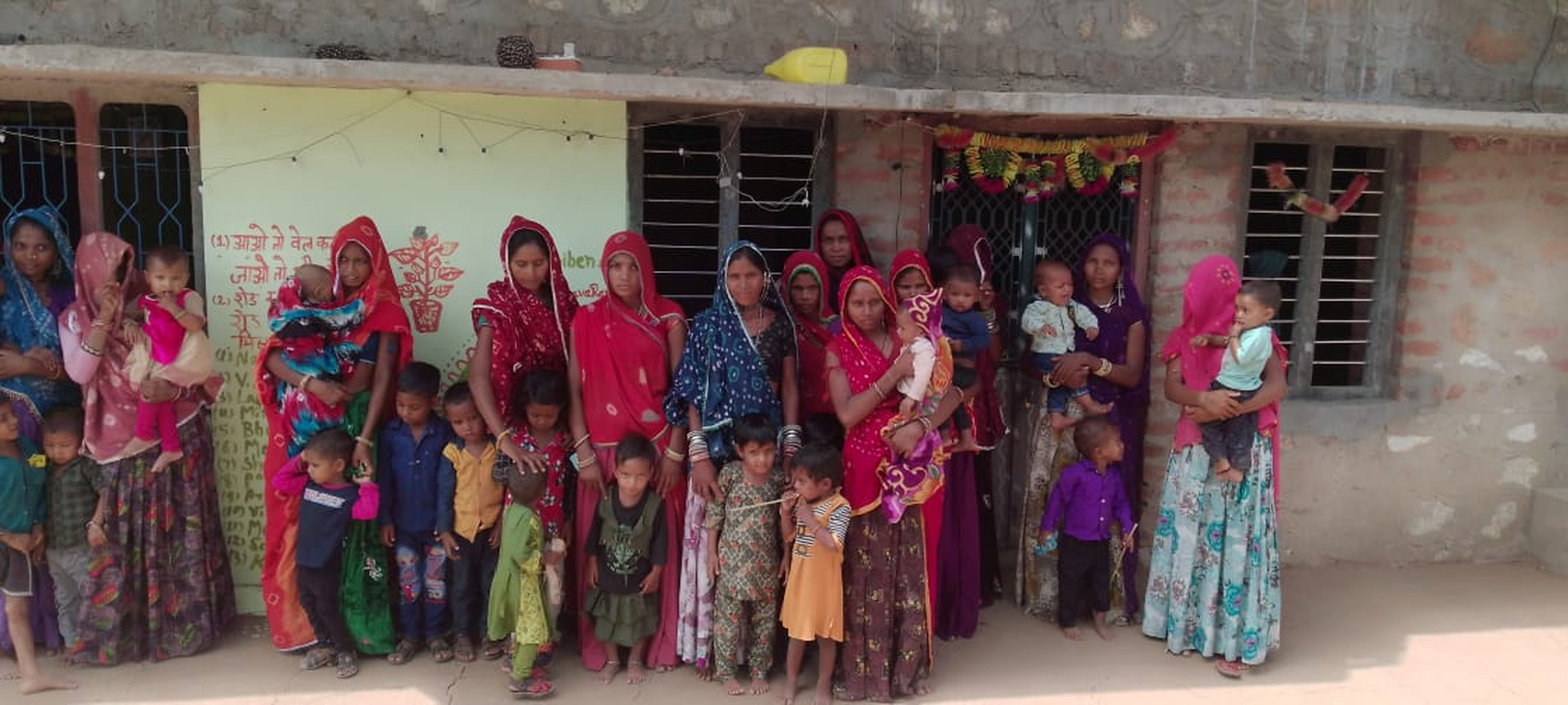 आंगनबाड़ी केन्द्र के अभाव में मोरिया फली की महिलाएं व बच्चे पूरक पोषाहार से वंचित
