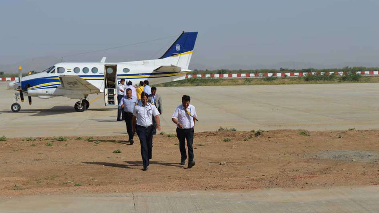 किशनगढ़ एयरपोर्ट पर फिसला विमान, पहुंचे अजमेर से एसपी-कलक्टर