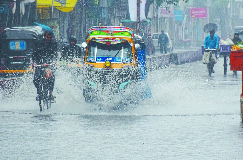 बारिश में नाले मेें बदली स्मार्ट सिटी, गंदे पानी से लबालब हुई सड़कें