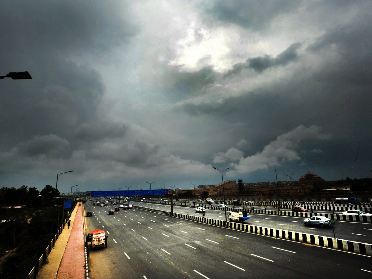 Weather Update उत्तर भारत में बदला मौसम का मिजाज, इन राज्यों में आज होगी भारी बारिश