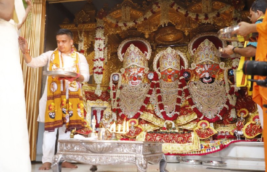 Ahmedabad : ननिहाल से लौटे भगवान, निज मंदिर में नेत्रोत्सव विधि में उमड़े श्रद्धालु