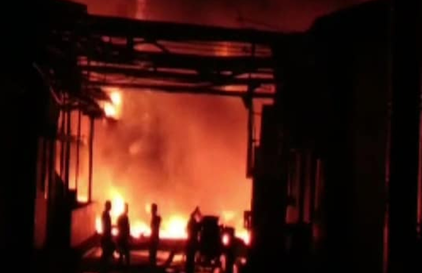 fire breaks out at a factory in mangol puri 