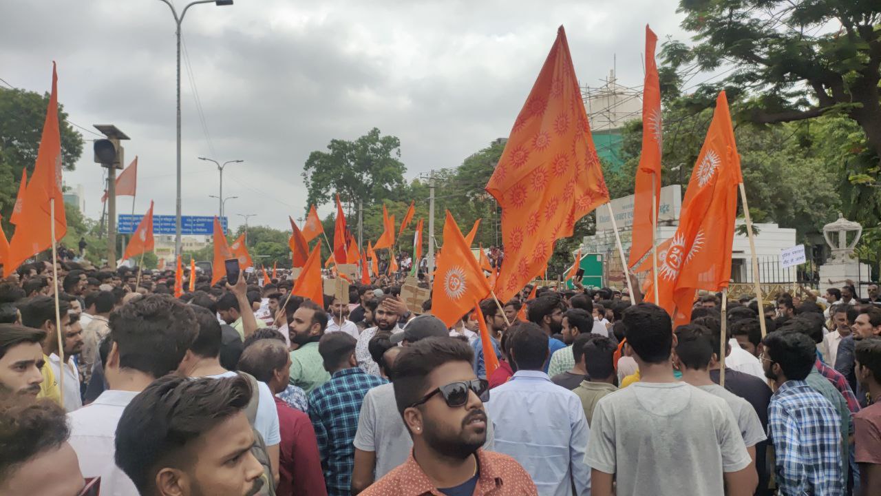 Udaipur Murder: उदयपुर में हिंदू संगठनों का जोरदार प्रदर्शन, हत्यारों को फांसी दो के लगे नारे