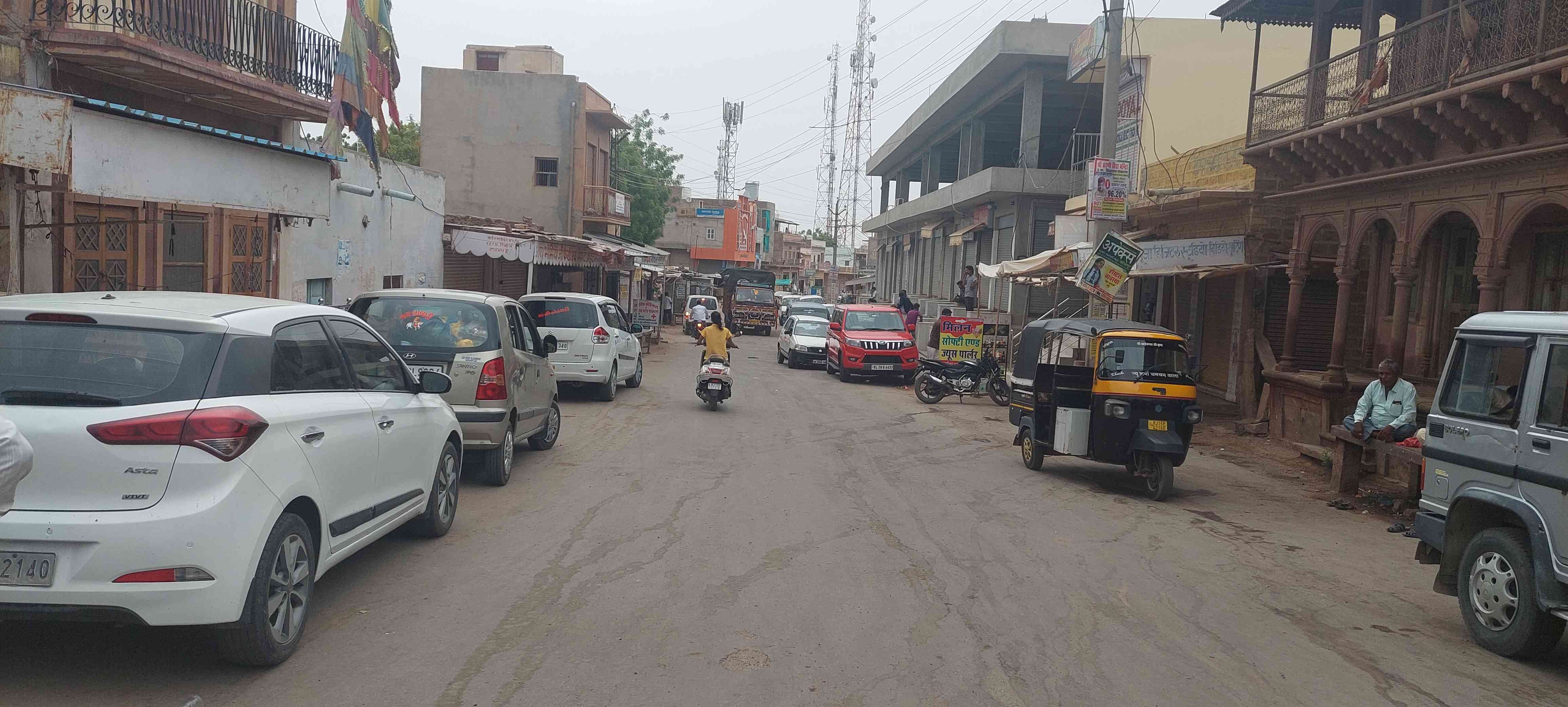 पोकरण में उमड़ी भीड़़, रही चहल पहल