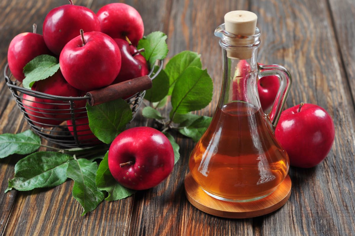 Apple Cider Vinegar Benefits: सेब के सिरके से मिलते हैं ये अद्भुत फायदे, महिलाओं के लिए होता है फायदेमंद
