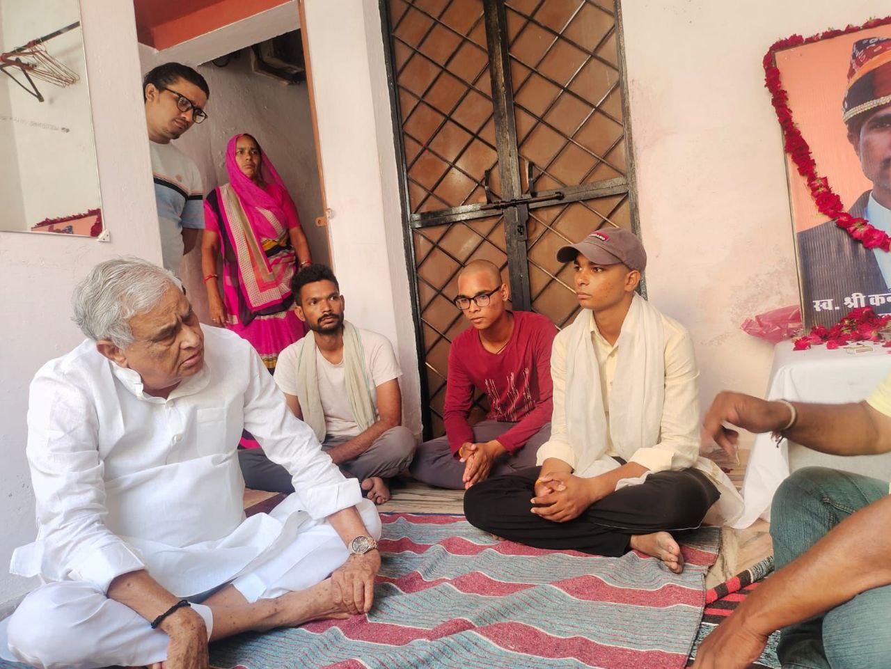उदयपुर मामला: किरोड़ीलाल मीणा पहुंचे पीड़ित परिवार के पास, फिर साधा गहलोत पर ये निशाना