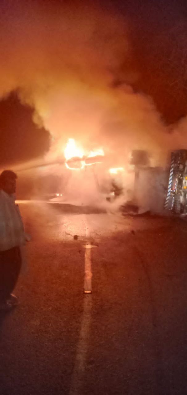 Indore; trucks collide, driver-cleaner burnt alive Two 