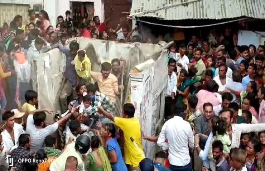 Video Ahmedabad Rathyatra: शाहपुर में गिरी केबिन,गृह राज्यमंत्री ने रोते बच्चों के पोंछे आंसू