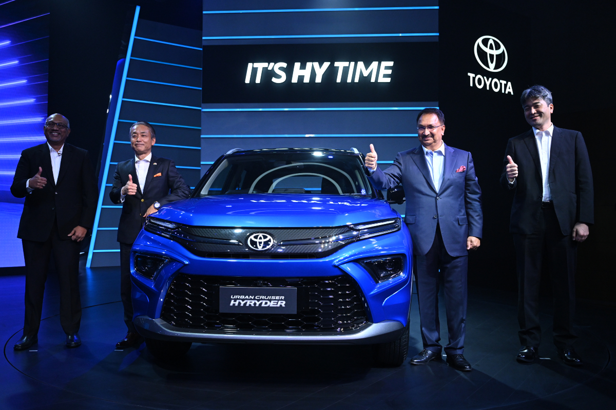Toyota Hyryder : देश में पेश हुई एडवांस फीचर्स से लैस ये हाइब्रिड SUV, खुद होगी चार्ज और 40 प्रतिशत कम पीती है पेट्रोल