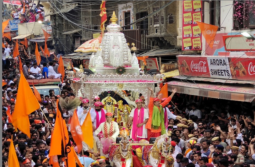 Rath Yatra 2022 : भगवान जगन्नाथ रथ में आरूढ़ होकर निकले तो दर्शन को उमड़ा जनसैलाब
