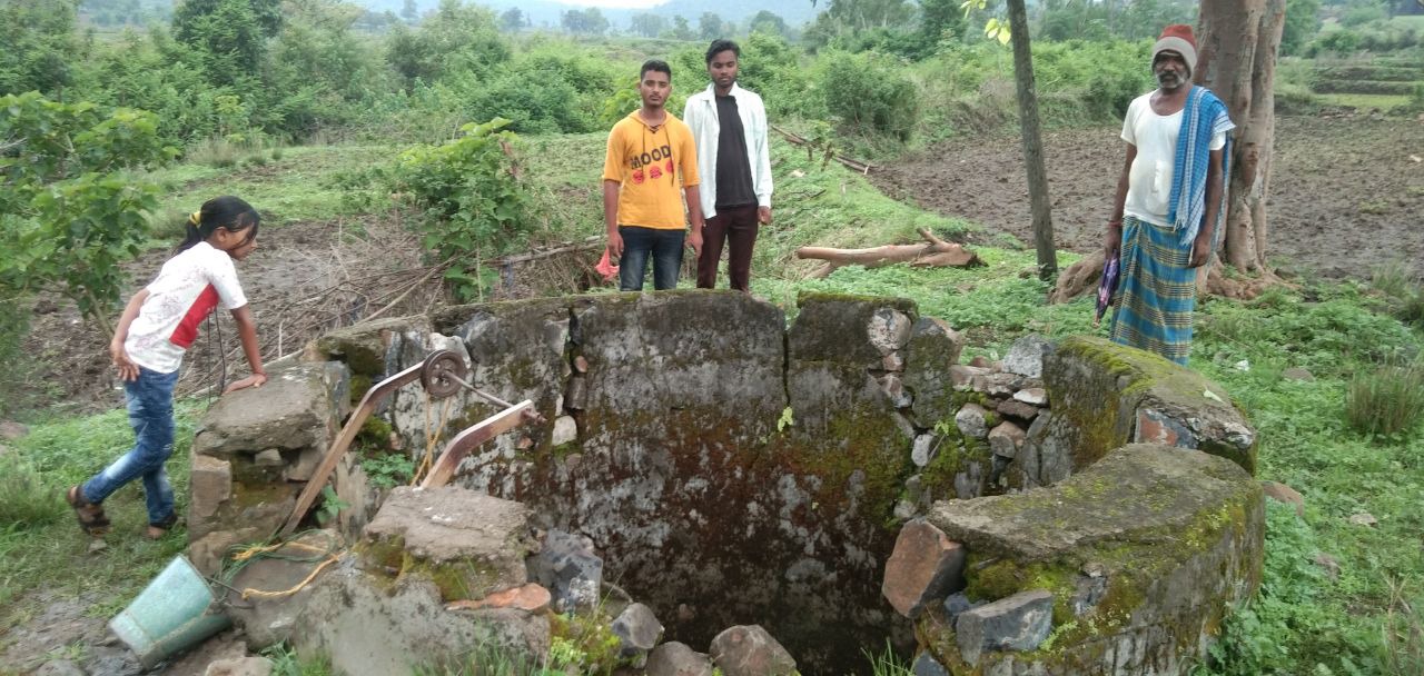 यहां के हरिजन मोहल्ला में नहीं मिल रहा पांच महीने से योजना के नल से जल