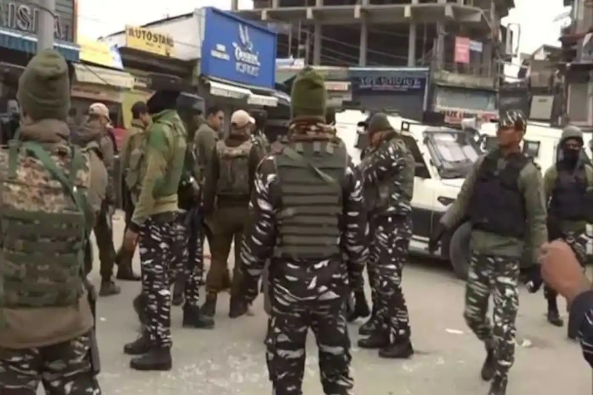Terrorist attack in Jammu and Kashmir amid Amarnath Yatra, terrorists shoot at policeman