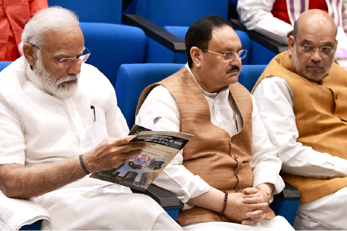 हैदराबाद के राष्ट्रीय कार्यकारिणी बैठक में BJP नेताओं ने पकड़ा 'जासूस', दस्तावेज की ले रहा था फोटो