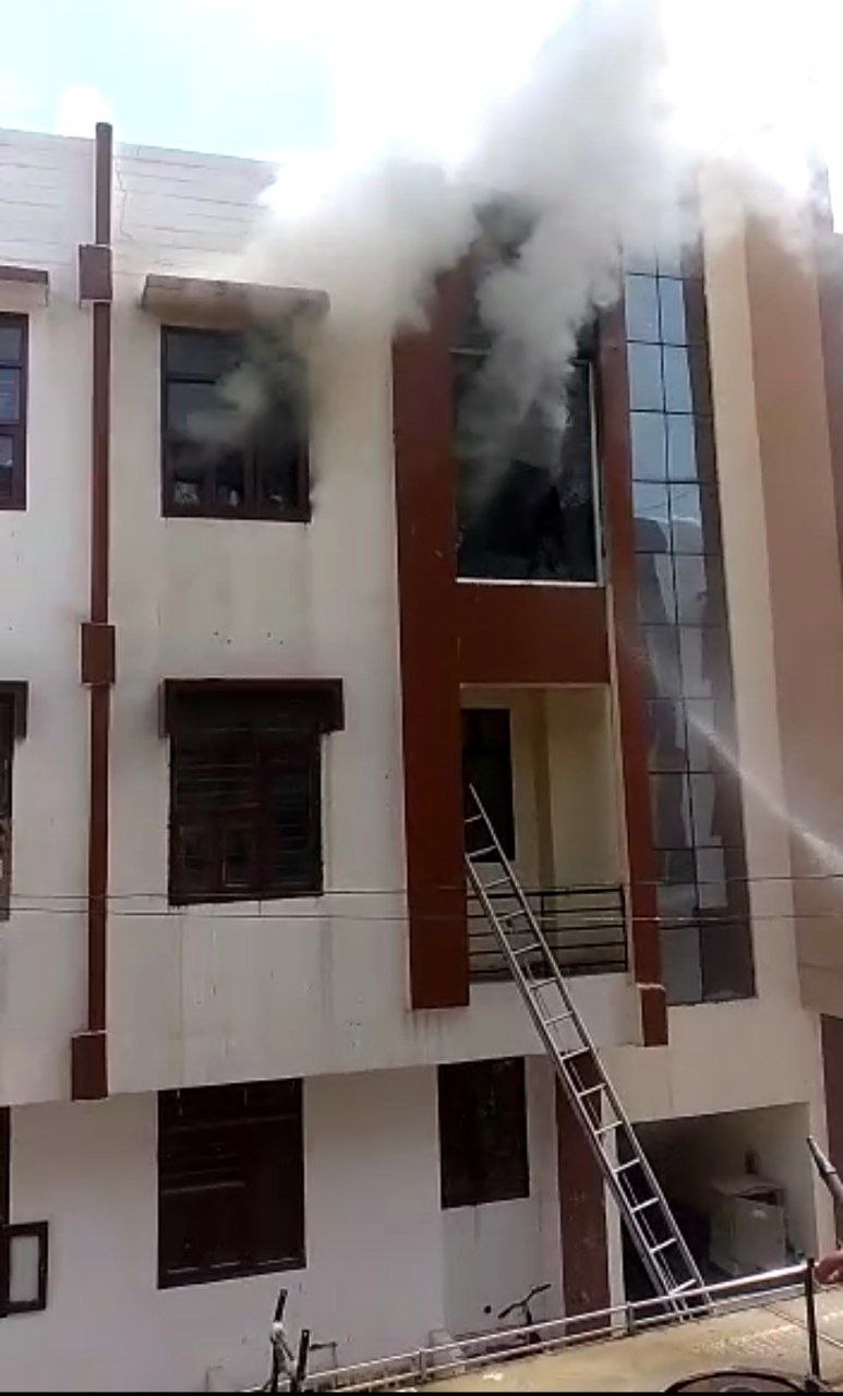 SriGanganagar रिदि्ध सिदि्ध कॉलोनी में लगी आग, मची खलबली