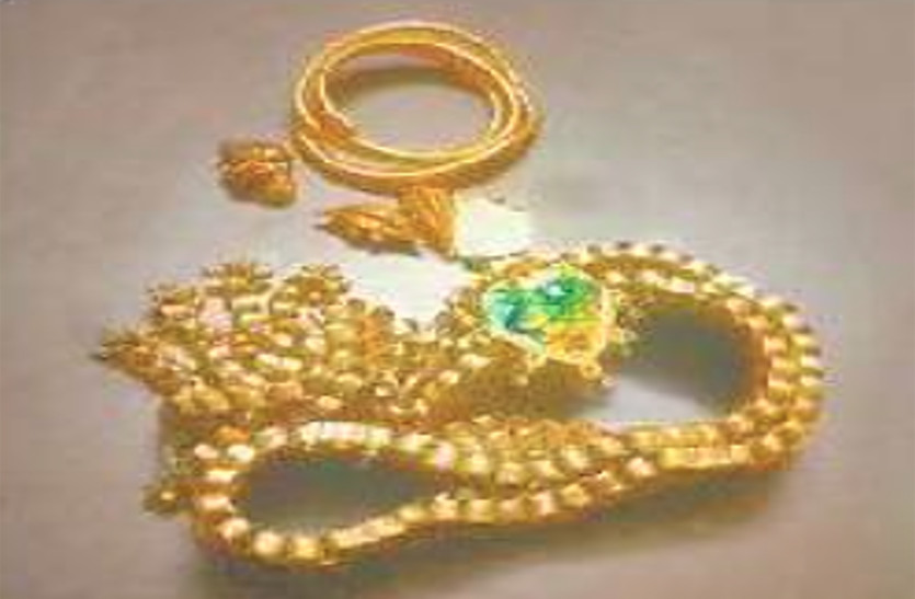 Parsoli police Stole gold from farmer house