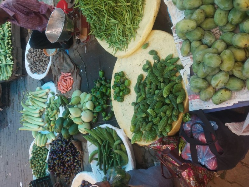 बरसात में महंगी हुई मेरठ में सब्जियां, टमाटर और खीरा का दाम जान हो जाएंगे हैरान