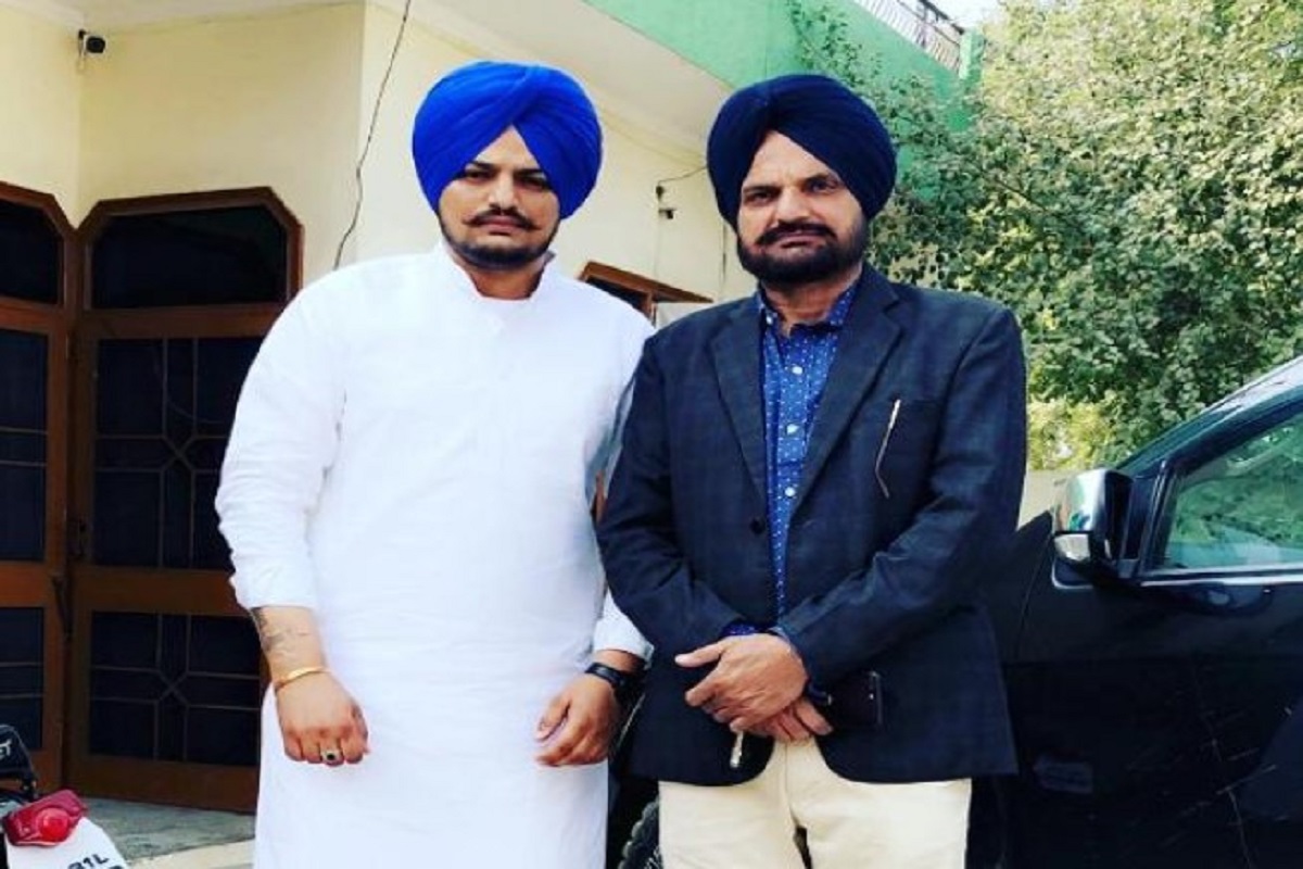 Sidhu Moosewala father says, Gangsters running parallel govt in Punjab,8  attempts to kill his son