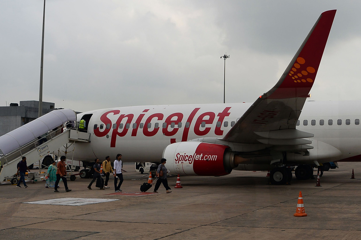 SpiceJet flight SG-3324 lands in Mumbai with cracked outer windshield, 7th incident in last 17 days