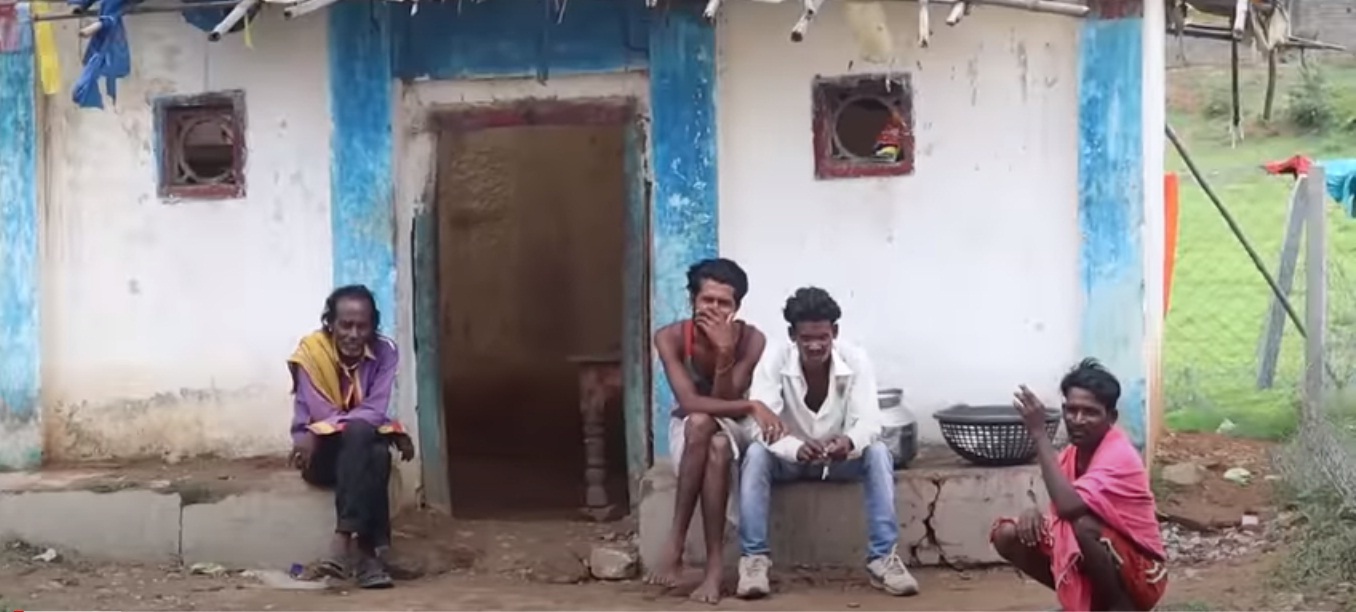 एक शहर-दो तस्वीर - न तो राशन कार्ड बना न बन पाए आधार कार्ड
