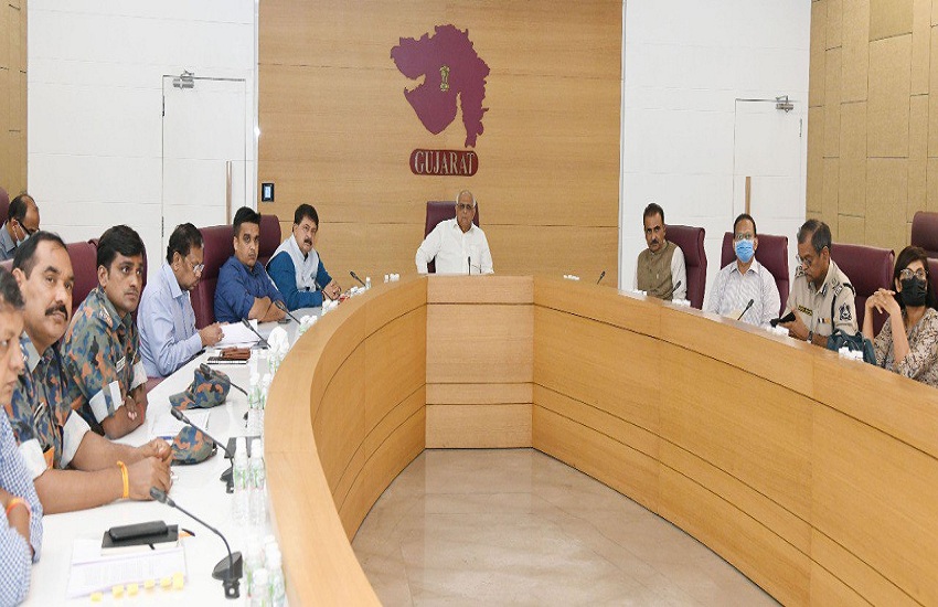 गुजरात में भारी बारिश की आशंका, सीएम की अध्यक्षता में उच्चस्तरीय बैठक