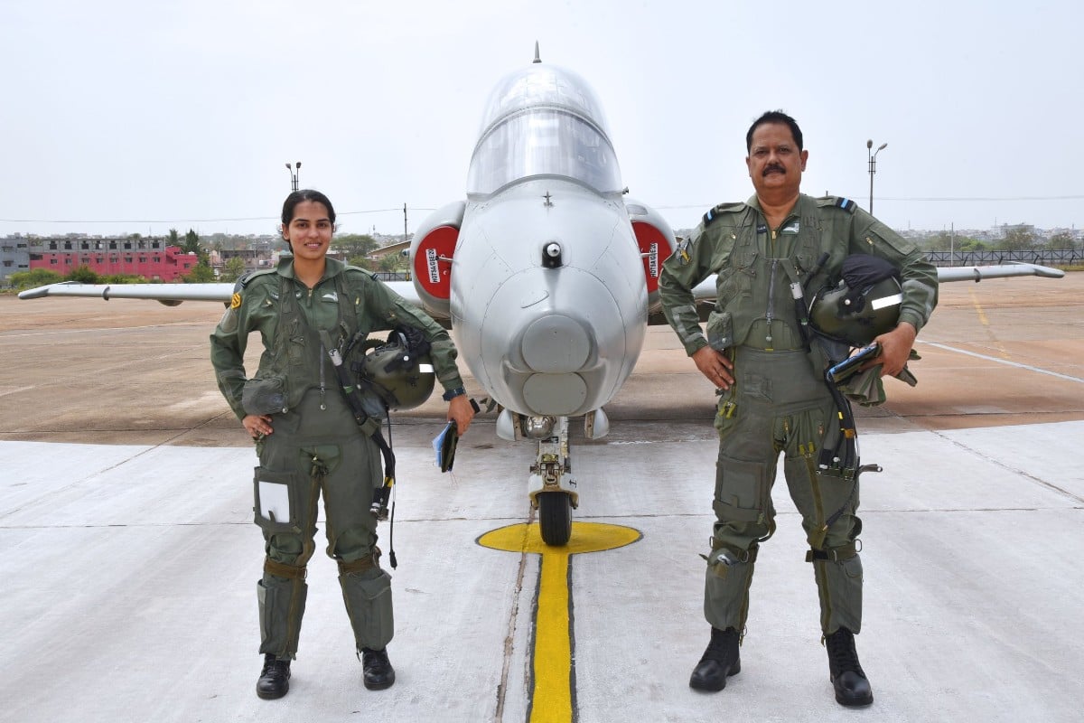 भारतीय वायुसेना सेना के इतिहास में पहली बार पिता-पुत्री की जोड़ी ने एक साथ लड़ाकू विमान उड़ाकर रचा इतिहास