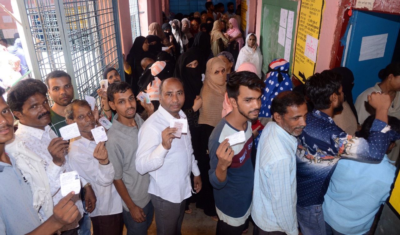जबलपुर में 30 प्रतिशत मतदान, कलेक्टर एससपी ले रहे पलपल की अपडेट - देखें लाइव वीडियो