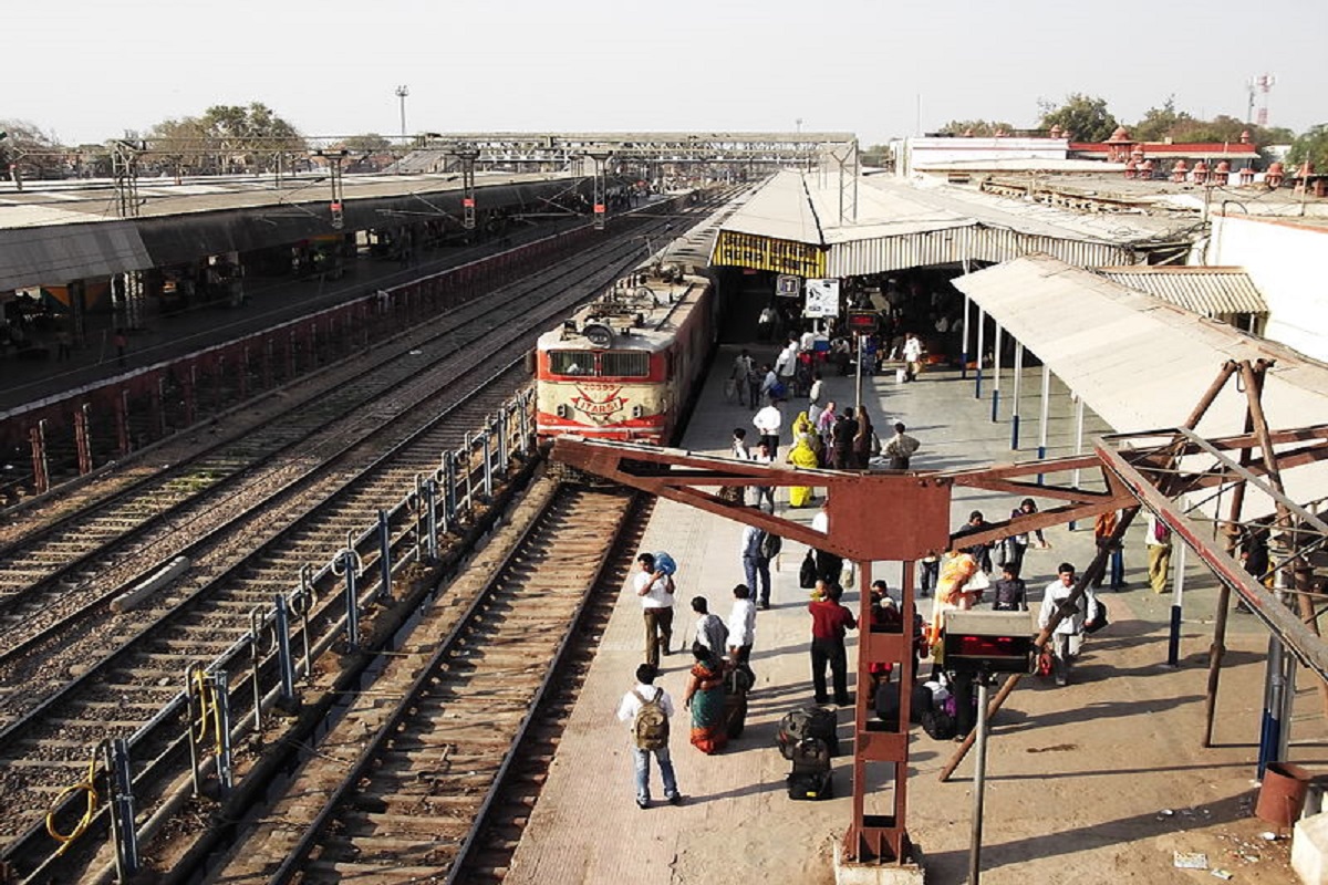 ताजनगरी में रेलवे उठाने जा रहा बड़ा कदम, अब गलती की तो पड़ेगा पछताना