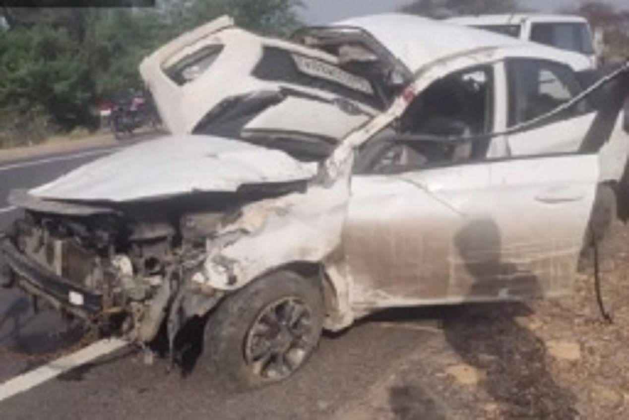 Accident: सैलानियों की कार अनियंत्रित होकर पलटी, दो की मौत, तीन घायल