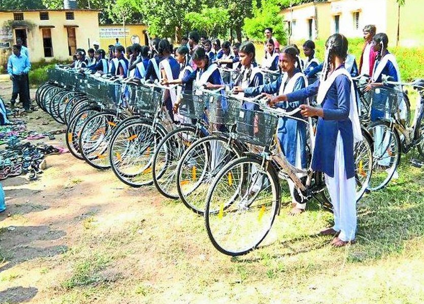 ‘कैसे स्कूल पहुंचें हम’- 10 हजार से ज्यादा बच्चों को साइकिल का इंतजार