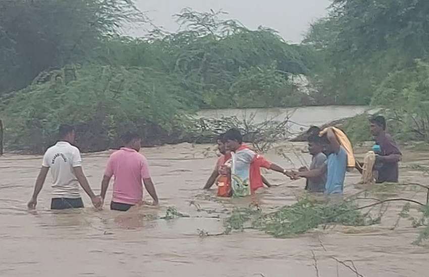 Gujarat: कच्छ-सौराष्ट्र में मूसलाधार बारिश, 13 जिलों पर 5 दिन भारी